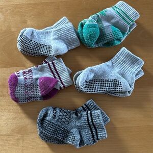 5 pairs of toddler Bombas gripper socks